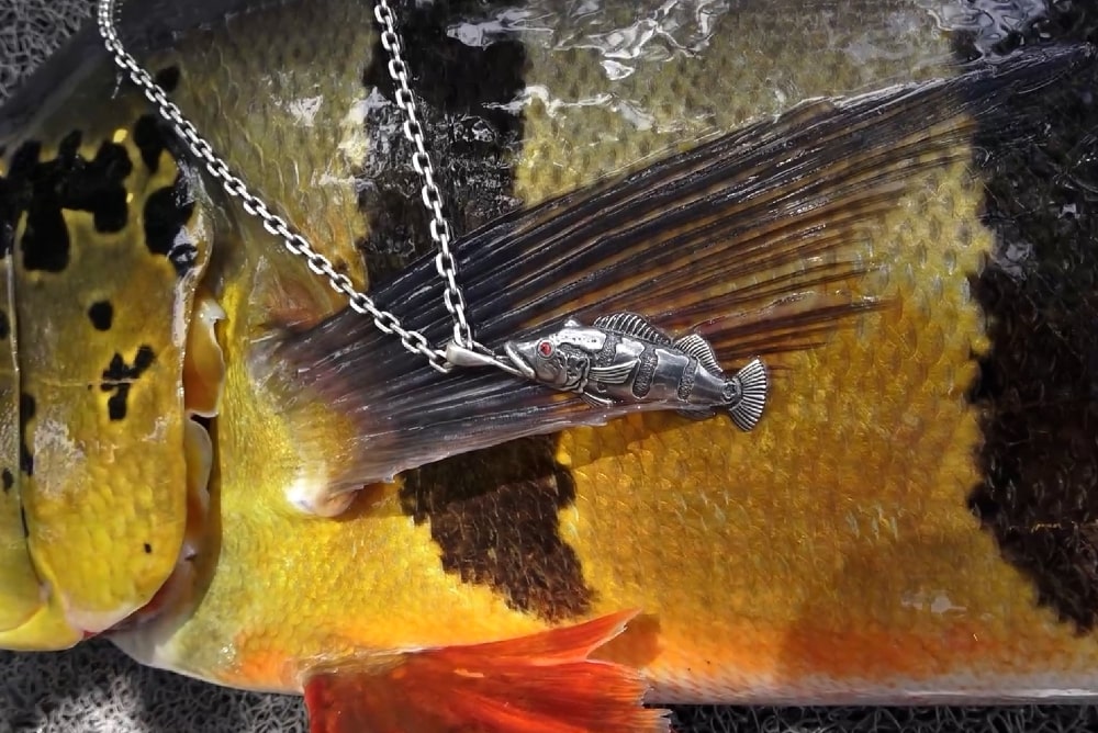 ピーコックバス(ツクナレ・アスー)ネックレス